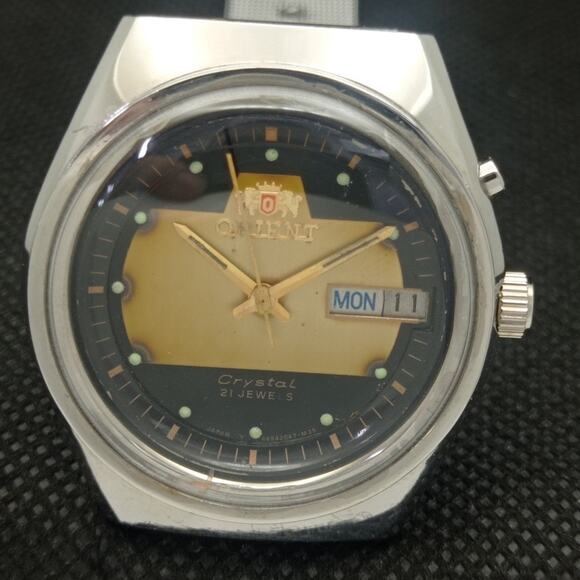 Vintage 1979 Orient Automatic Mens Silver Watch W/daydate & Gold accents - Picture 4 of 8